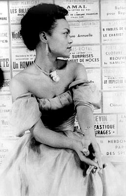 Eartha Kitt im Herbst 1952; Quelle: Wikimedia Commons von der "Carl Van Vechten photograph collection" der "Library of Congress" (Carl Van Vechten; 1880�1964); Reproduction Nr. LC-USZ62-128088); Lizenz; public domain