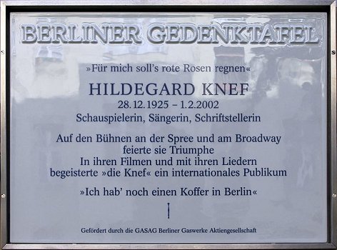 Gedenktafel Hildegard Knef, Leberstraße 33, Berlin-Schöneberg; Quelle: Wikimedia Commons; Urheber: Wikimedia-User OTFW, Berlin; Lizenz: CC BY-SA 3.0