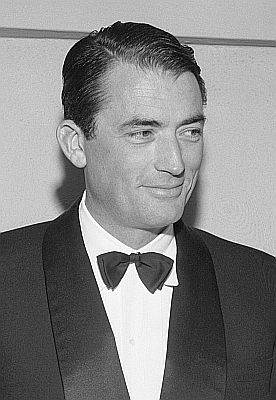  Gregory Peck Ende Februar 1956; Quelle: Wikimedia Commons (Ausschnitt des Originalfotos) von "UCLA Library Digital Collection"; Urheber: "Los Angeles Times"; Lizenz: CC BY 4.0 Deed