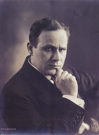 Valdemar Psilander vor 1917; Quelle: Wikipedia von www.dfi.dk; Urheber: Fotograf von Quelle ausdrücklich als unbekannt bezeichnet