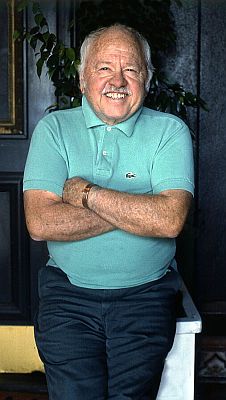 Portrait von Mickey Rooney, aufgenommen 1986 in Los Angeles (Kalifornien); Quelle: Wikimedia Commons; Urheber: Allan Warren; Lizenz: CC BY-SA 3.0