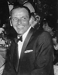 Frank Sinatra am 3. Dezember 1960 beim "Girl's Town Ball" in Florida; Quelle: Wikimedia Commons; Urheber: Unbekannt; Information der NARA: Use Restrictions: Unrestricted