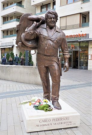 Bronze-Statue von Bud Spencer in Budapest; Urheber: Wikimedia-User: Elekes Andor; Lizenz: CC BY-SA 4.0; Quelle: Wikimedia Commons