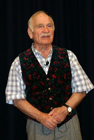 Peter Steiner 2007 in "Peter Steiners Theaterstadl"; Urheber: Sven Teschke; Lizenz: "GNU-Lizenz für freie Dokumentation" (Version 1.2); Quelle: Wikimedia Commons