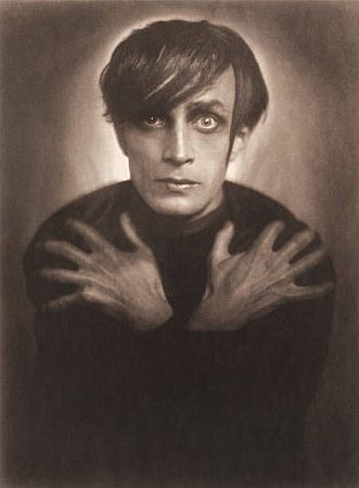 Conrad Veidt als Cesare in "Das Cabinett des Doktor Caligari" (1920); Urheber: Franz Xaver Setzer (1886–1939); Quelle: Wikimedia Commons; Lizenz: gemeinfrei