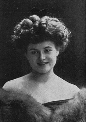 Emmy Wehlen 1908 in "Berliner Leben" – Zeitschrift für Schönheit und Kunst (Heft 05, S. 6); Urheber: Unbekannter Fotograf der Epoche; Quelle: Wikimedia Commons