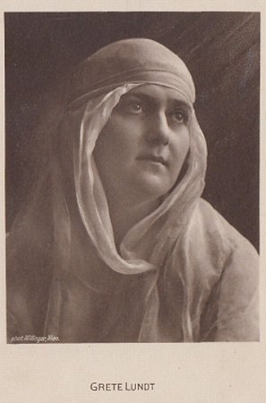 Grete Lundt fotografiert von Wilhelm Willinger (1879 – 1943); Photochemie Karte K 2383