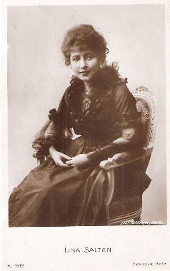 Lina Salten fotografiert von Wilhelm Willinger (18791943); Quelle: www.cyranos.ch; Lizenz: gemeinfrei