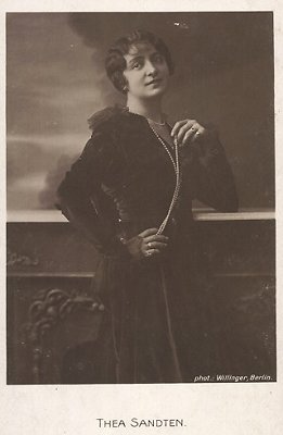 Thea Sandten fotografiert von Wilhelm Willinger (18791943); Photochemiekarte K 1456; Lizenz: gemeinfrei