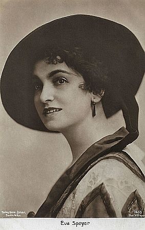Eva Speyer, fotografiert von Wilhelm Willinger (18791943); Verlag Hermann Leiser (Berlin), Nr. 1653; Quelle: filmstarpostcards.blogspot.com; Lizenz: gemeinfrei