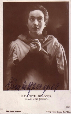 Elisabeth Bergner in "Die heilige Johanna"; Urheber: Fotoatelier "Zander & Labisch" (Albert Zander u. Siegmund Labisch) (1863–1942)); Quelle: www.cyranos.ch