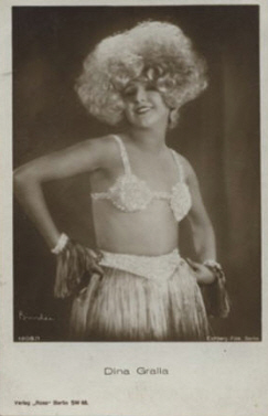 Dina Gralla vor 1929; Urheber bzw. Nutzungsrechtinhaber: Alexander Binder (1888 – 1929); Quelle: www.cyranos.ch