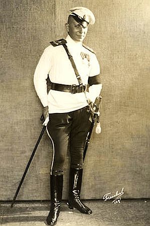 Erich von Stroheim auf einer Fotografie von Jack Freulich (18781936); Quelle: cyranos.ch; Lizenz: gemeinfrei