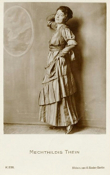 Mechthildis Thein vor 1929; Urheber: Alexander Binder (18881929); Quelle: www.cyranos.ch; Lizenz: gemeinfrei