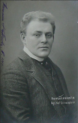 Hermann Vallentin ca. 1906 oder früher; Urheber: Unbekannt; Quelle: www.cyranos.ch; Foto auch veröffentlicht in der Zeitschrift "Berliner Leben" (Heft 11, 1906)
