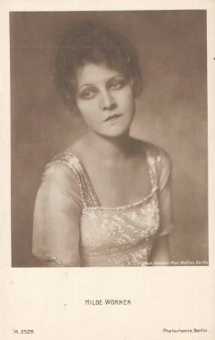 Hilde Wörner vor 1929; Urheber: Alexander Binder (18881929); Quelle: www.cyranos.ch; Lizenz: gemeinfrei