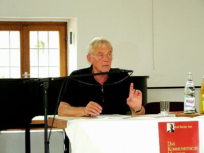 Rolf Becker während der Lesung "Das Kommunistische Manifest" am 10.08.2008 in Blieskastel