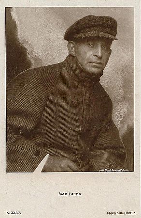 Max Landa um 1920 auf einer Fotografie von Nicola Perscheid (1864–1930); Quelle: Wikimedia Commons; Photochemie-Karte 2387: Lizenz: gemeinfrei