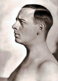 Johannes Riemann vor 1930 auf einer Fotografie von Nicola Perscheid (1864-1930); Lizenz: gemeinfrei