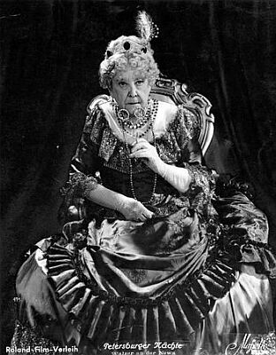 Adele Sandrock als als Fürstin Alexandra in dem Film "Petersburger Nächte" (1935); Foto mit freundlicher Genehmigung der Friedrich-Wilhelm-Murnau-Stiftung