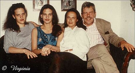 Peter Striebeck mit seiner Ehefrau und den beiden Töchtern; Copyright Virginia Shue