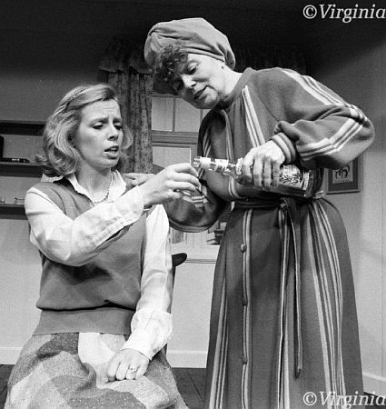 Heidi Kabel und Tochter Heidi Mahler in dem Stück "Das Kuckucksei" (1981); Copyright Virginia Shue
