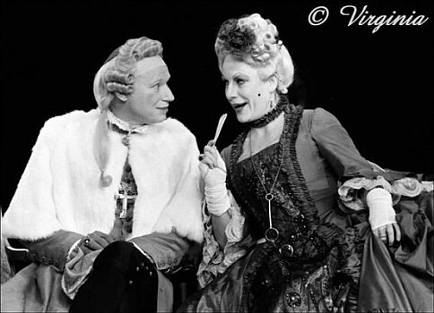 Hermann Lause und Hannelore Hoger 1983 in dem Schauspiel "Der Groß-Coptha" von Johann Wolfgang von Goethe am Deutschen Schauspielhaus in Hamburg; Copyright Virgina Shue