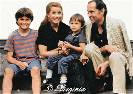 Senta Berger mit ihrer Familie Anfang der 80er Jahre; Copyright Virginia Shue