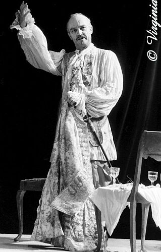 Foto 1: Charles Brauer in der Komödie "Der Menschenfeind" von Molière;  Deutsches Schauspielhaus Hamburg (04.04.1985); Copyright Virginia Shue