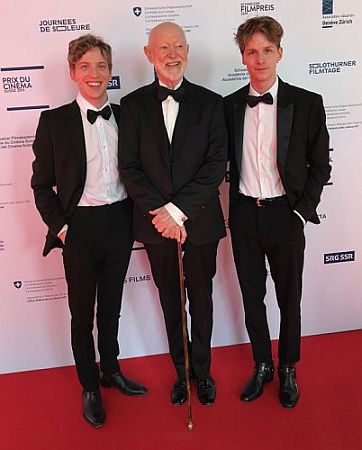 Ernst Jacobi mit den "Giger Brüdern" in Genf anlässlich der Verleihung der "Schweizer Filmpreise 2019" (Foto 02)