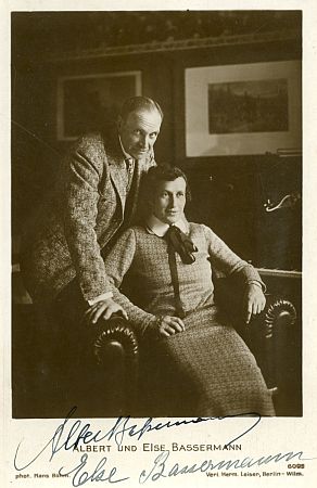 Albert Basserman mit seiner Ehefrau, der Schauspielerin Else�Bassermann um 1930 auf einer Weltpostkarte des Verlags Hermann Leiser, fotografiert von Hans Ludwig B�hhm (1890�1950); Quelle: Deutsche Fotothek, (file: df_pos-1990-a_0000039); Copyright SLUB Dresden/Deutsche Fotothek/Hans B�hm; Urheber: Hans Ludwig B�hm; Datierung: um 1930; Quelle: www.deutschefotothek.de; Genehmigung zur Ver�ffentlichung: 30.03.2017