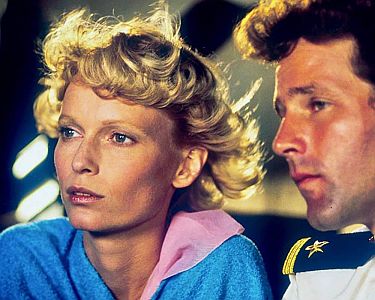 "Hurricane": Szenenfoto mit Mia Farrow als Charlotte und Timothy Bottoms als deren zuknftiger Verlobter Jack Sanford; mit freundlicher Genehmigung von Pidax-Film, welche das Abenteuer Mitte Mai 2020 auf DVD herausbrachte