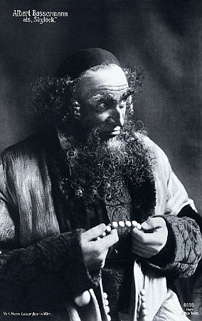 Albert Bassermann als Shylock in dem Shakespeare-Drama "Der Kaufmann von Venedig"; aufgenommen im Fotoatelier von Hans B�hm (1890-1950), Berlin; Bildrechte/-herkunft: Meininger Museen: Theatermuseum "Zauberwelt der Kulisse"; Originalfoto sowie weitere Infos bei "Museum digital Thüringen" (www.museum-digital.de)