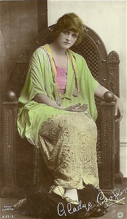 Gladys Cooper fotografiert von Madame Lallie Charles (18691919); Quelle:filmstarpostcards.blogspot.de, Foto 01
