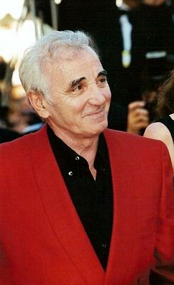Charles Aznavour bei den Internationalen Filmfestspielen in Cannes 1999;  Quelle: Wikimedia Commons; Urheber: Georges Biard; Lizenz CC-BY-SA 3.0.; Diese Datei ist unter der Creative Commons-Lizenz Namensnennung 3.0Unported lizenziert.