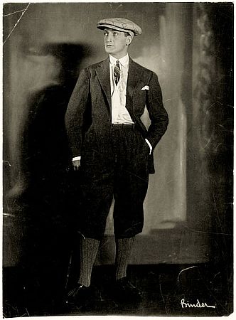Hans Albers 1922; Urheber: Alexander Binder (1888-1929); Quelle: Wikimedia Commons (von Galerie Bassenge); Lizenz: gemeinfrei