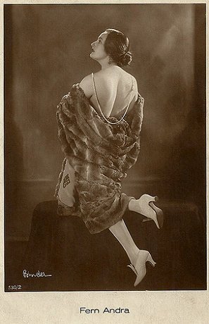 Fern Andra vor 1929; Urheber: Alexander Binder (18881929); Quelle: filmstarpostcards.blogspot.de; Ross-Karte Nr. 530/2; Lizenz: gemeinfrei