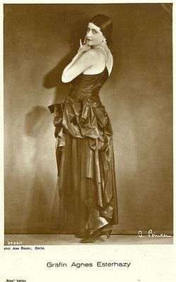 Agnes Esterhzy vor 1929; Urheber: Alexander Binder (18881929);: Quelle: filmstarpostcards.blogspot.com; Ross-Karte Nr. 3434/1; Lizenz: gemeinfrei