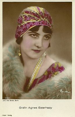 Agnes Esterhzy vor 1929; Urheber: Alexander Binder (18881929);: Quelle: filmstarpostcards.blogspot.com; Ross-Karte Nr. 3155/1; Lizenz: gemeinfrei