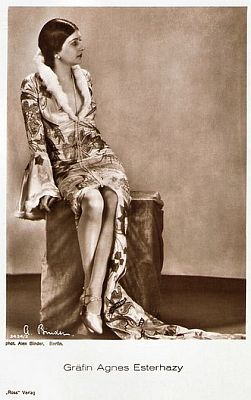 Agnes Esterhzy vor 1929; Urheber: Alexander Binder (18881929);: Quelle: filmstarpostcards.blogspot.com; Ross-Karte Nr. 3434/2; Lizenz: gemeinfrei