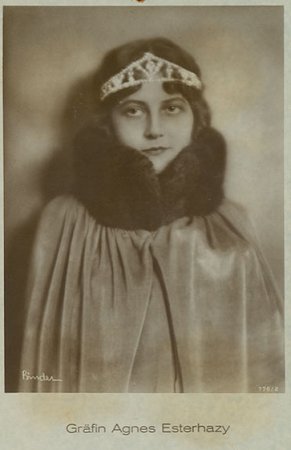 Agnes Esterhzy vor 1929; Urheber: Alexander Binder (18881929); Quelle: www.virtual-history.com;; Lizenz: gemeinfrei 