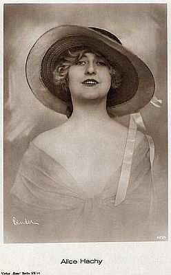 Alice Hechy vor 1929 Urheber: Alexander Binder (18881929); Quelle:  www.flickr.com; Ross-Karte Nr. 421/4; Lizenz: gemeinfrei