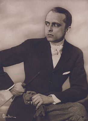 Ernst Hofmann vor 1929; Urheber: Alexander Binder (18881929); Quelle: Wikipedia; zeitgenössische Postkarte; Lizenz: gemeinfrei