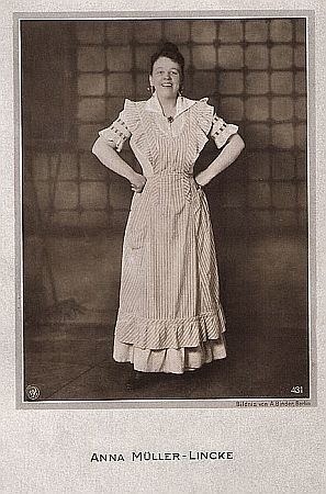 Anna Mller-Lincke vor 1929; Urheber: Alexander Binder (18881929); Quelle: filmstarpostcards.blogspot.com; NPG-Karte Nr. 431; Lizenz: gemeinfrei