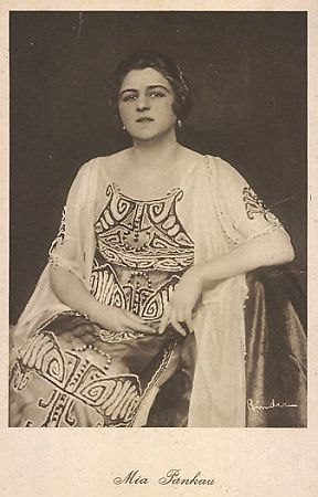 Mia Pankau auf einer Fotografie von Alexander Binder (18881929); Quelle: cyranos.ch; Lizenz: gemeinfrei