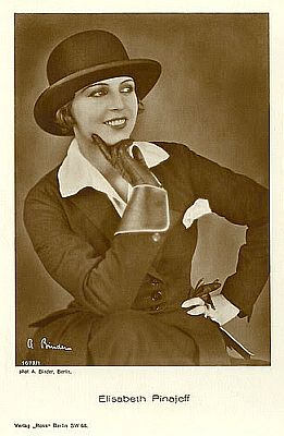 Elisabeth Pinajeff vor 1929; Urheber: Alexander Binder (18881929); Quelle: filmstarpostcards.blogspot.com; Ross-Karte Nr. 1679/1; Lizenz: gemeinfrei