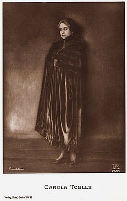 Carola Toelle vor 1929; Urheber: Alexander Binder (1888-1929); Ross-Karte Nr. Nr. 262/5; Quelle: filmstarpostcards.blogspot.com; Lizenz: gemeinfrei