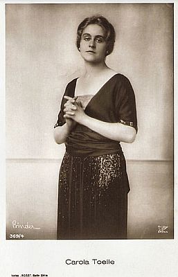 Carola Toelle vor 1929; Urheber: Alexander Binder (1888-1929); Ross-Karte Nr. 369/4; Quelle: filmstarpostcards.blogspot.com; Lizenz: gemeinfrei