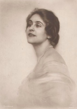 Carola Toelle ca. 1919/20; Urheber: Alexander Binder (1888-1929); Quelle: Wikipedia; Ross-Karte Nr. 262/2 (Ausschnitt); Lizenz: gemeinfrei