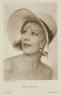 Vera Voronina fotografiert vor 1929 von Alexander Binder (18881929); Quelle: www.cyranos.ch; Lizenz: gemeinfrei